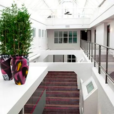 Comfort Hotell 3*